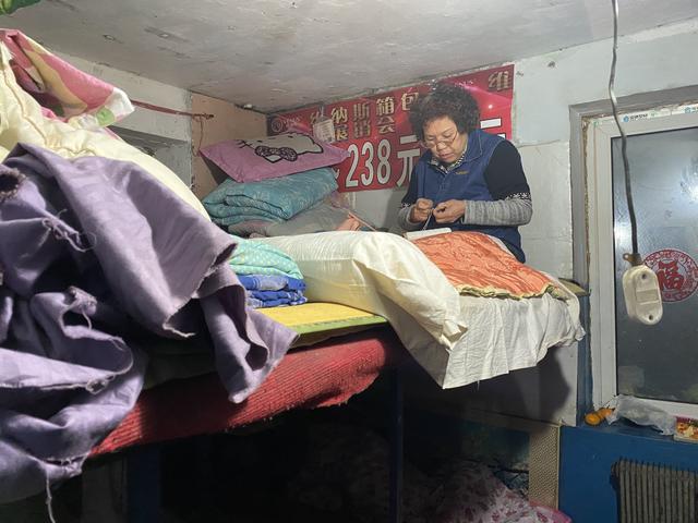 住在吉林5元旅店的单身女人们：不避讳谈及男女间的关系，打工都是为了孩子，旅店老板是个“孙二娘”