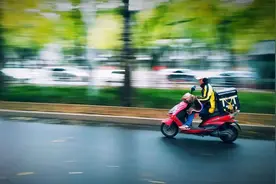 桂林哪些外卖小哥头盔佩戴率最高？交警发布抽查结果图片
