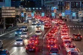 上海外牌限行新政“发威”：公司沪牌突破22万元 摩托车牌照跟涨图片