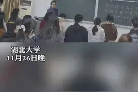 大学最后一节课，歌声送别教师！不少学生都哭了图片