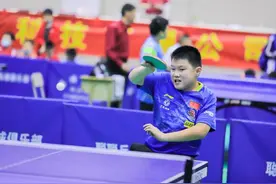 曾经输球就哭鼻子的十岁“小胖”，成人乒乓球赛上夺冠图片