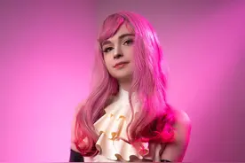 LOL女装大佬Sneaky新照太美 身材完美大腿吸睛图片