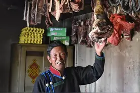 「决胜2020」凉山火普村村民吉地尔子：彝历年宰了两头大肥猪图片