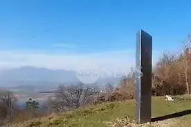 神秘金属巨石再现罗马尼亚，曾在美国荒漠出现又消失图片