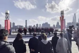 上海开展世界艾滋病日活动：今年报告病毒感染者1482例视频封面