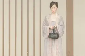 还记得《我是歌手》的场外主持赵子靓吗？她改过这么多名字？图片