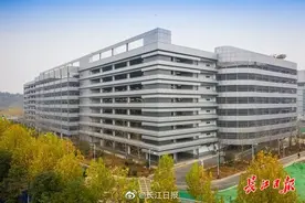 武汉同济医院光谷院区停车楼投用，平时可停车“战时”当仓库图片