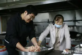 江西一高校食堂设“妈妈的味道”窗口，邀请家长还原家常美食图片