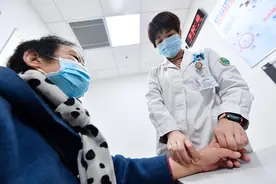 影像力｜“网红”青年女中医丁晓，靠诊脉看清疾病“前世今生”图片