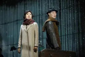在光影斑斓的话剧舞台，张爱玲和她笔下的女性一起重返上海图片