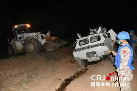 中国驻苏丹维和工兵分队星夜驰援 获友军点赞图片