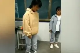 云南一中学老师勒令学生自行砸手机：已停课接受调查图片