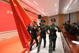 东部战区总医院举行2020年冬季士兵退役仪式暨选取晋升大会图片