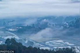 重庆南川：山乡云海美图片