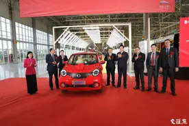 首辆无锡造新能源汽车下线图片