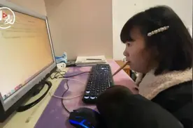 27岁残疾女孩用嘴咬着木棍电脑打字 10年间写作约200万字图片