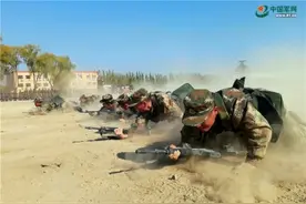 斗严寒，砺血性！这群新兵匍匐前进的样子真帅图片