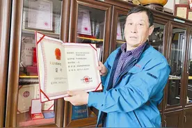 他把航天育种的论文“写”在大地上图片