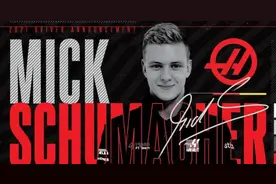 舒马赫的儿子米克明年要开F1了，老车王一直在家看他比赛图片