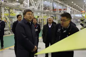 航空工业集团总工程师卢广山一行检查新舟700研制进展图片
