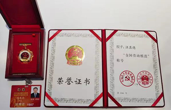 致力扶贫的“牧羊倌”当选2020年全国劳动模范