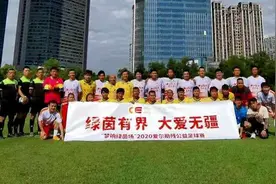 聋人足球队“将足球进行到底”图片