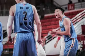 砍下18分后回家陪产，翟晓川展现队长担当图片