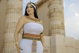 埃及网红在金字塔前拍照被捕引争议，律师：“歪曲文明、侮辱法老历史”图片