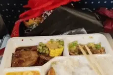 这盒饭，吃哭了图片