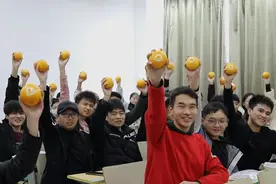 别人家的学校！ 江西一高校为考研学生送脐橙礼包视频封面
