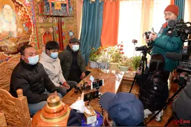 对话丁真：对走红后的生活还能适应，但更喜欢自由的草原生活图片