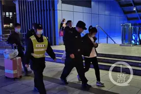 15岁陕西女生只身坐火车欲赴佛山见山东网友 走到重庆被“拦下”图片