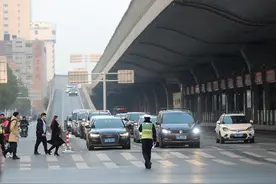 郑州单双号限行第一天，为啥这么多单号车“闯禁行”？图片