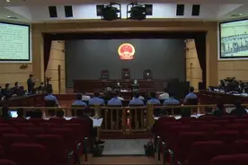 中学时代他便知道他，30多年后他逮捕了他图片