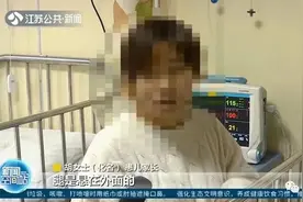 妈妈给大宝穿完衣服后，发现二宝竟倒栽在浴桶里一动不动图片