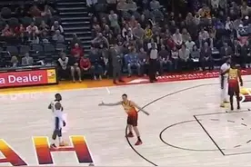 一年前的今天：詹姆斯托球“思考人生”式走步图片