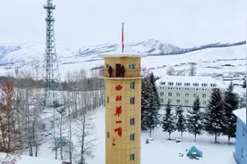 看，兵哥哥骑着“林海雪狼”去巡逻图片