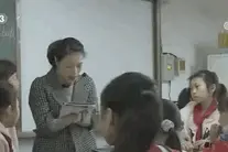 泪目！无手无脚，她当了12年老师图片