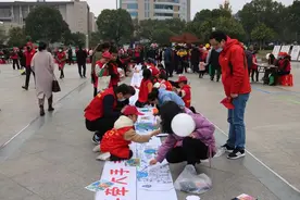 百米长卷绘文明，建德垃圾分类用“童画”说图片