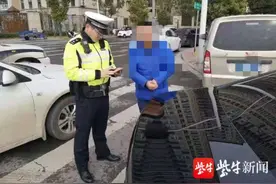 网友反映：明目张胆闯红灯 交警回应：警便结合抓现行图片