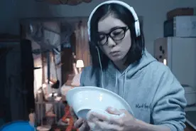 一个常见的洗碗错误：长时间泡着不洗图片