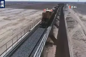 新疆两条铁路即将全线通车 对推进西部大开发具有重要的意义图片