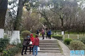 探访贵阳“相亲角”：大龄男女婚恋难 父母上阵“操碎心”图片