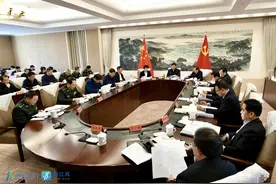 江苏省委常委会召开议军会议：坚定不移用习近平强军思想举旗铸魂 开创全省国防动员和后备力量建设新局面图片
