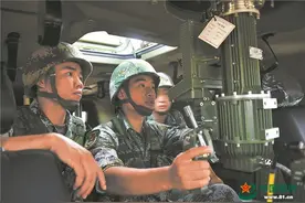 危急时刻挺身而出！战士王亮勇救4名落水群众事迹引发热议图片