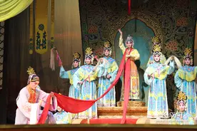 薪火相传六十载 四代同演《宝莲灯》图片