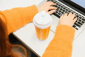 摇一摇秒变暖手宝，自带显温电子屏的黑科技保温杯，45℃锁温，冬天必备图片