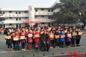 痛别！那位省吃俭用资助300多名学生的四川老兵走了图片