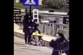 妻子跳河，丈夫岸上喊救命，女保安跳水救起图片