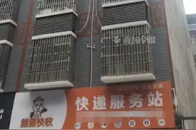 全身被熏黑！屋内起大火，广西一家三口被逼到5楼窗台外求生图片